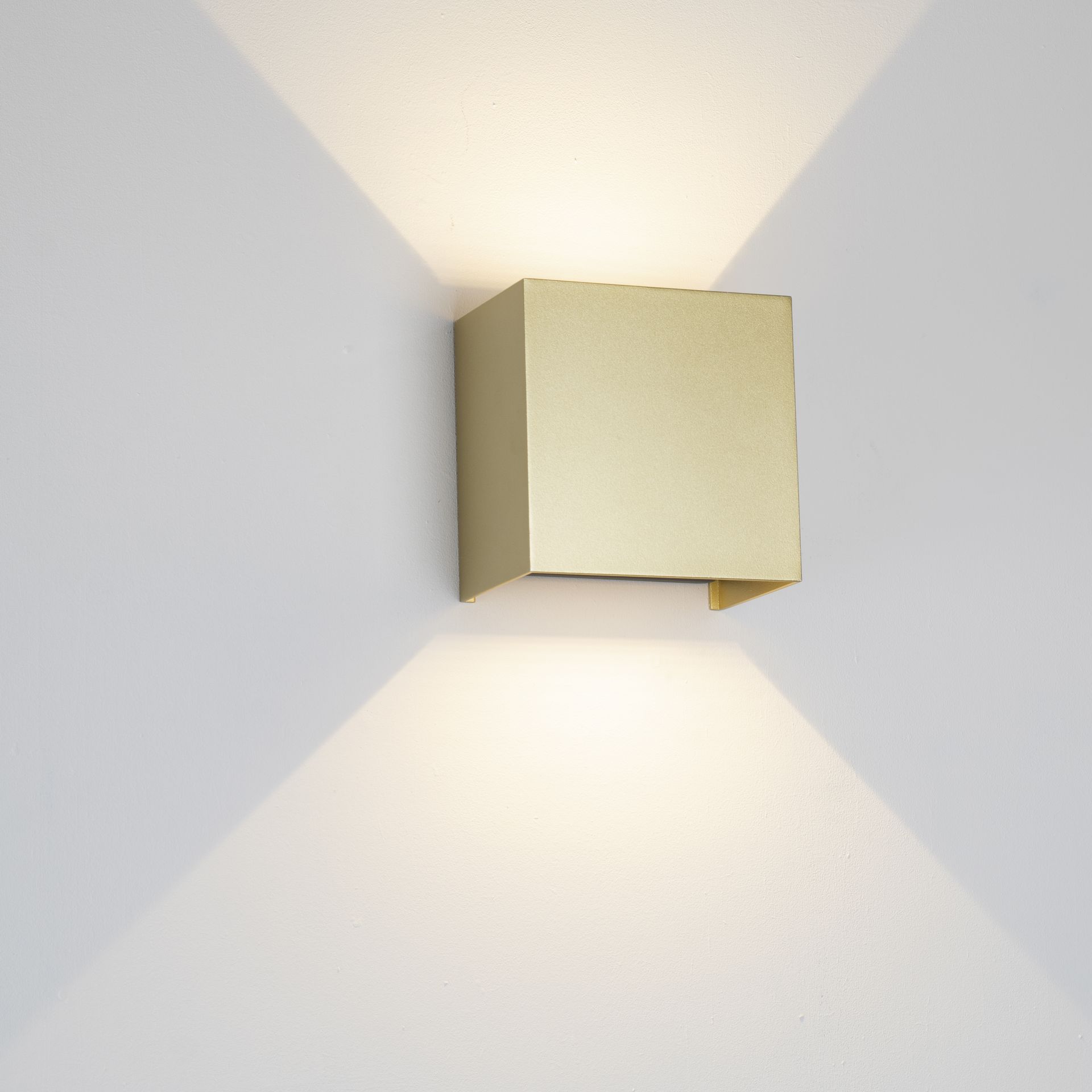 DAVOS * Luminarias de pared Oro - LED 20W - 2700K - 1830 lm - Imagen 3
